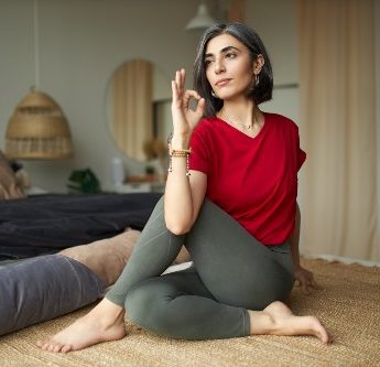 Ioga para mulheres: como a Yoga Terapia Hormonal ajuda na menopausa